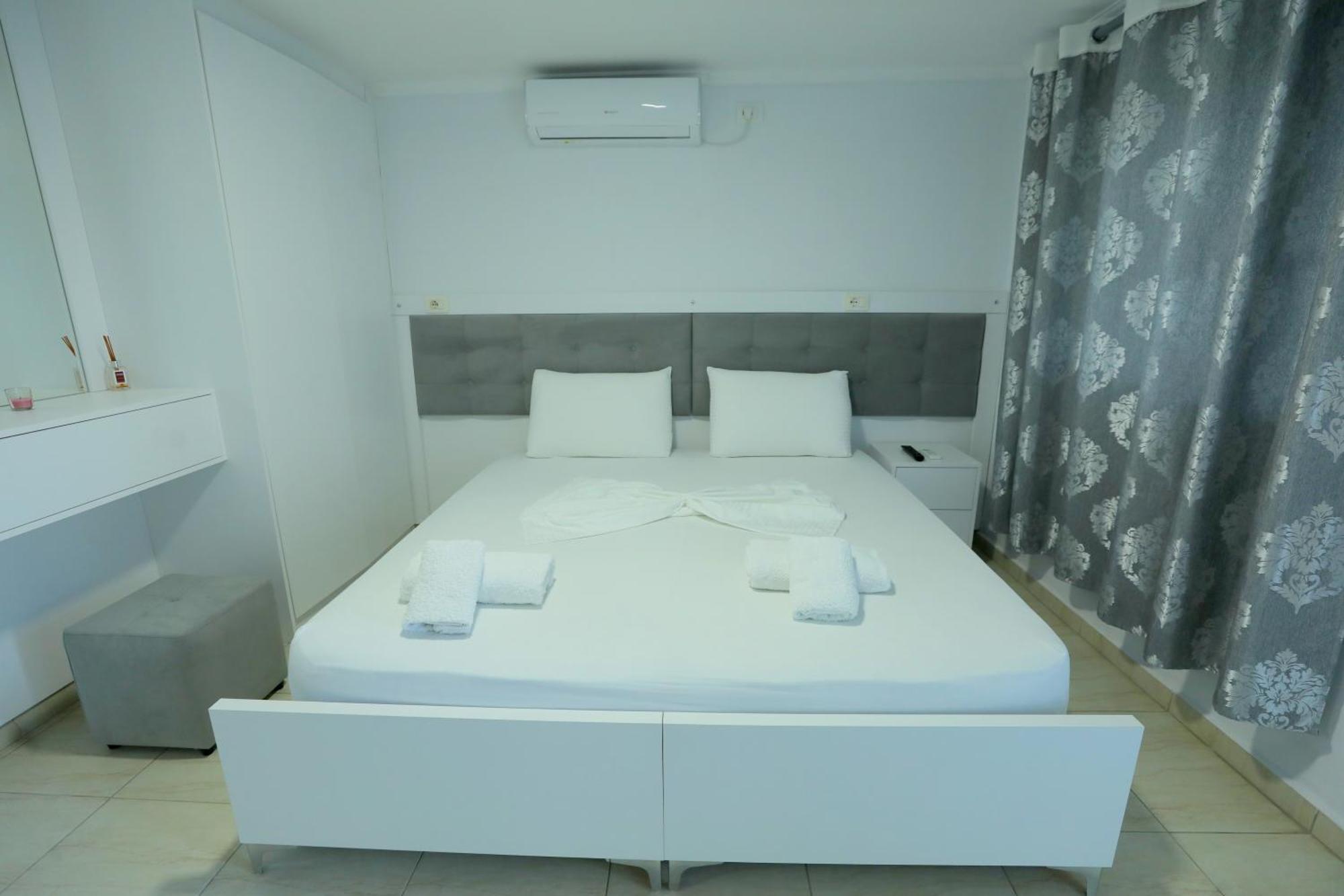 Kevin's * Sarandë