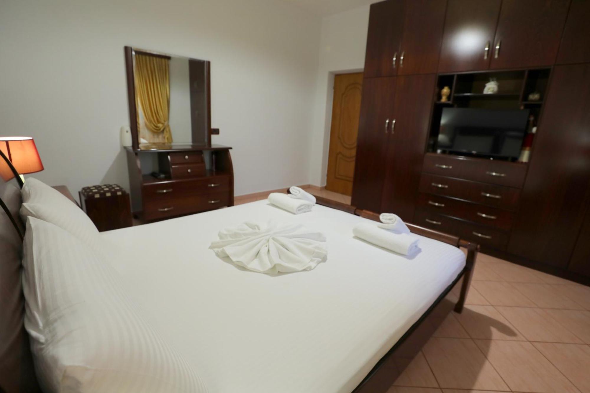 Kevin's * Sarande